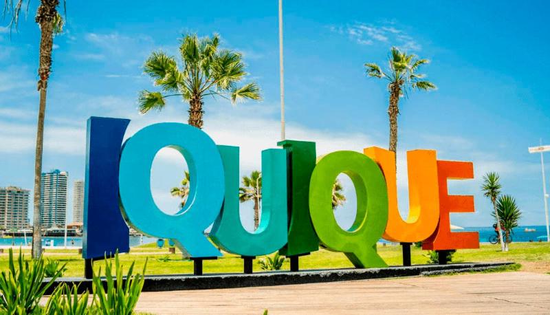 a large sign that says open in front of a beach at Iquique todo el año in Iquique