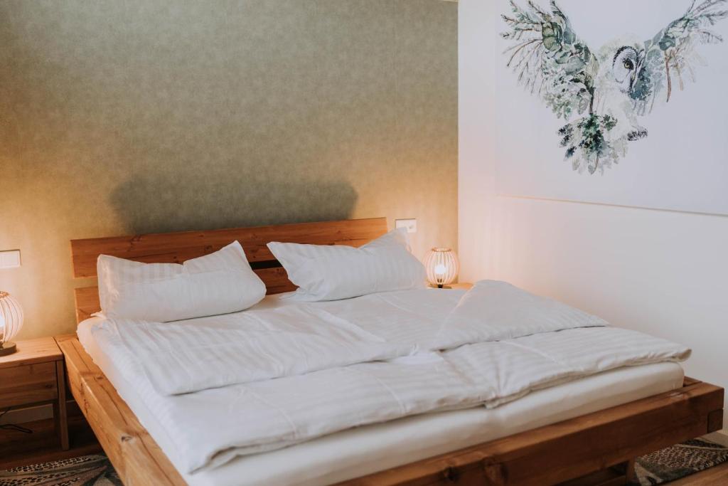 Postel nebo postele na pokoji v ubytování Waidlerland Waldkirchen Chalets