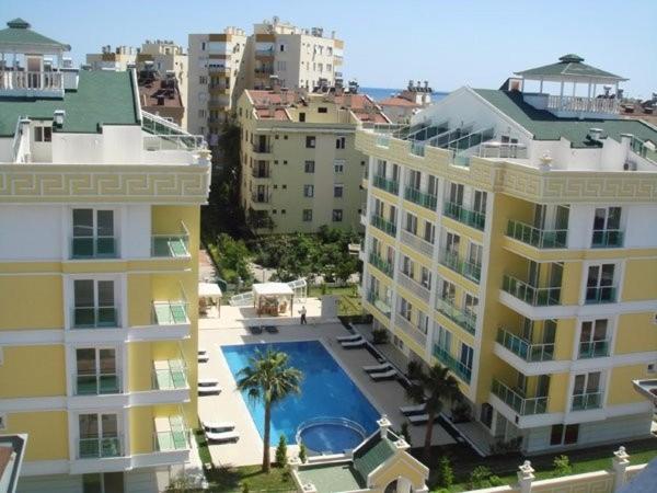 Konyaaltı denize 150 mt Havuzlu rezidans