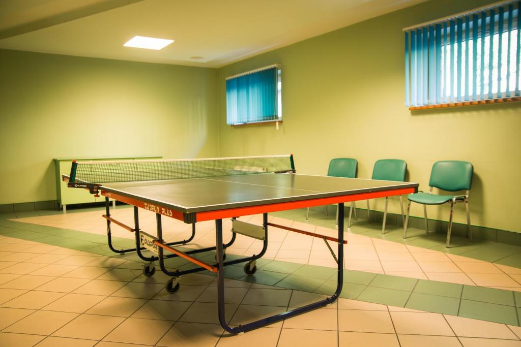 Stolní tenis v ubytování Hotel Pasymowski nebo okolí