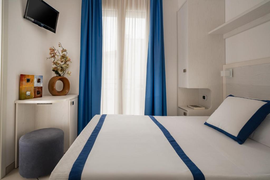 Postel nebo postele na pokoji v ubytování Hotel Embassy