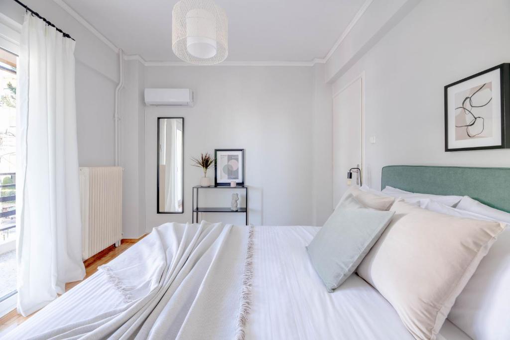 Posteľ alebo postele v izbe v ubytovaní Homey 2BR Apartment in Cholargos by UPSTREET