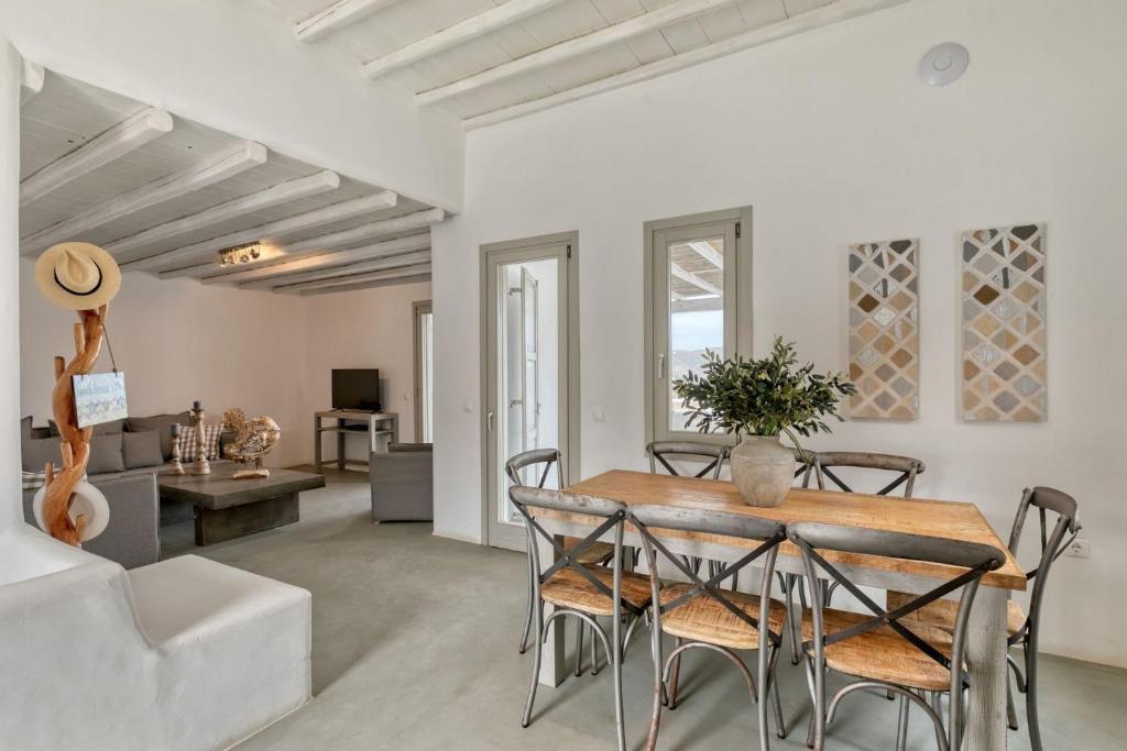 A seating area at Lkm 4 Bed Villa Air Panormos Mykonos