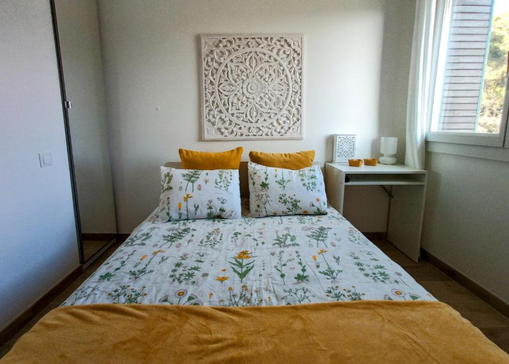 Posteľ alebo postele v izbe v ubytovaní Private room in renovated apartment - Tram 1 min walk