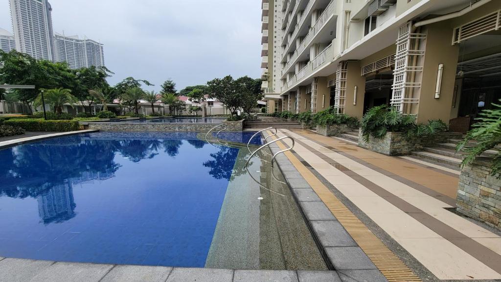 Modern Elegant Condo Makati 1-BR