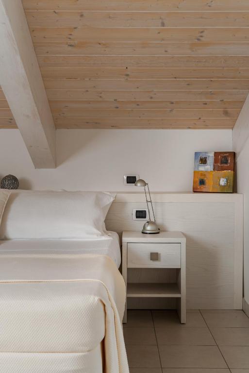 Postel nebo postele na pokoji v ubytování Hotel Embassy