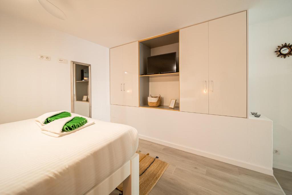 TV a/nebo společenská místnost v ubytování Apartamento Alisios Beach Puerto del Carmen