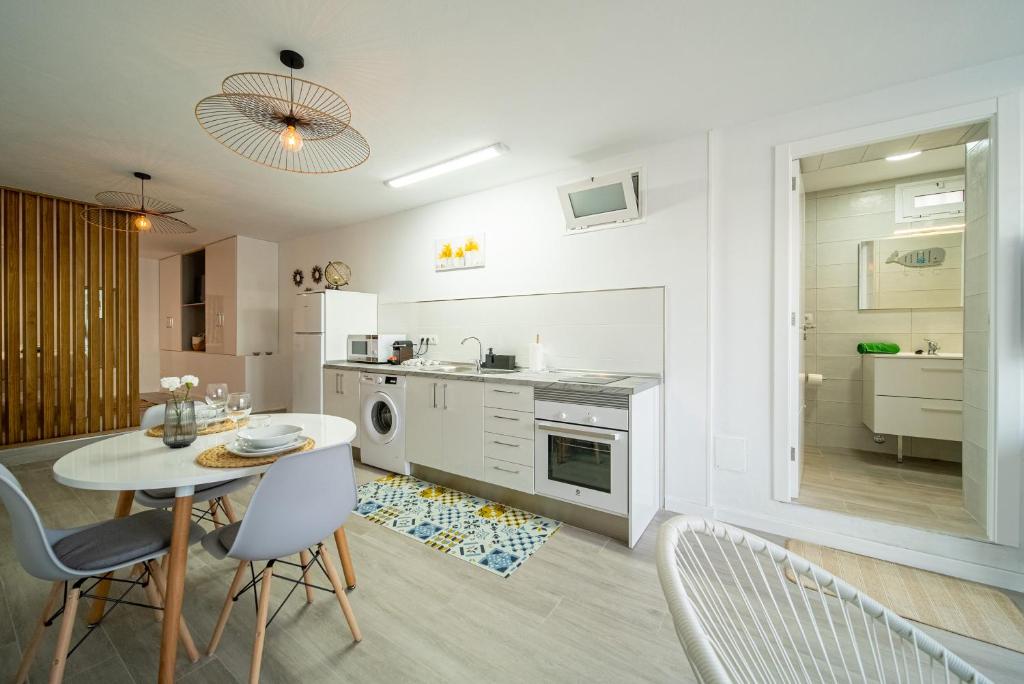 Kuchyň nebo kuchyňský kout v ubytování Apartamento Alisios Beach Puerto del Carmen