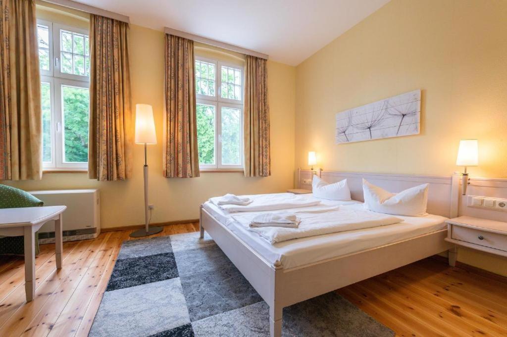Postel nebo postele na pokoji v ubytování Elbterrasse Wörlitz