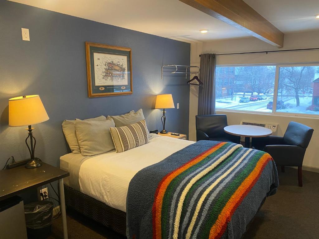 Un pat sau paturi într-o cameră la City Center Motel