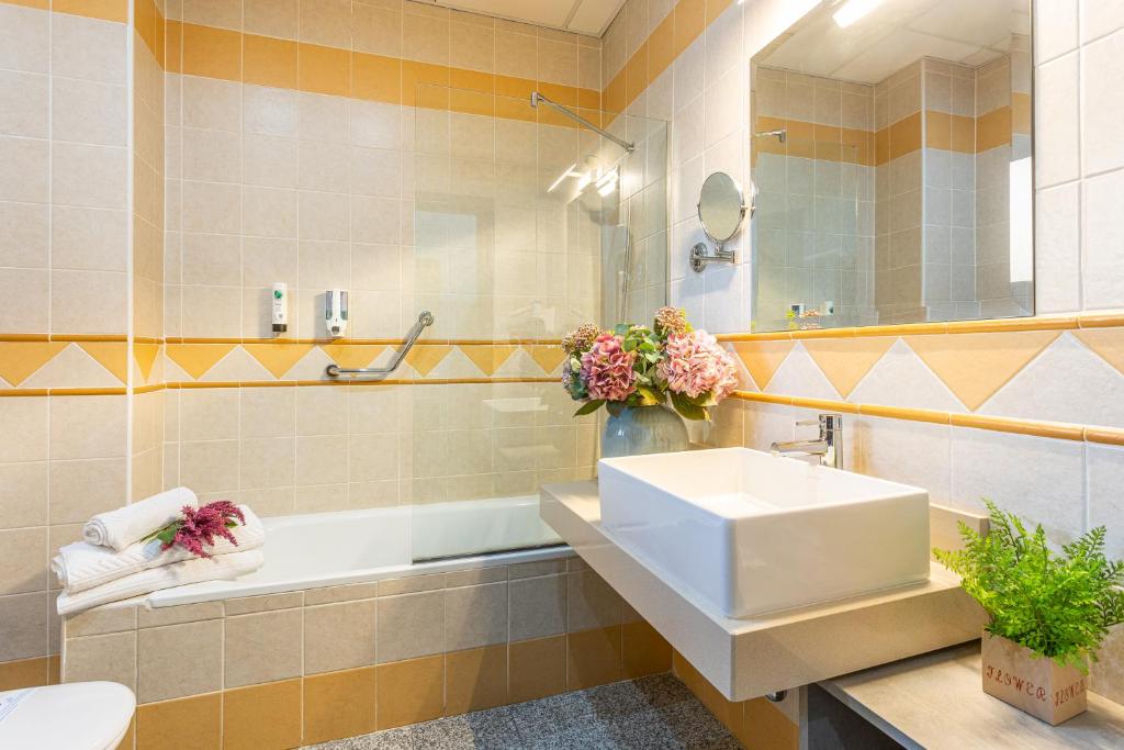 Hotel Plaza Del Castillo - Resim 38