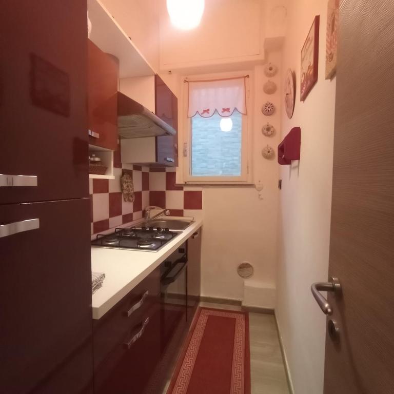 Kuchyňa alebo kuchynka v ubytovaní Appartamento Via Dei Glicini
