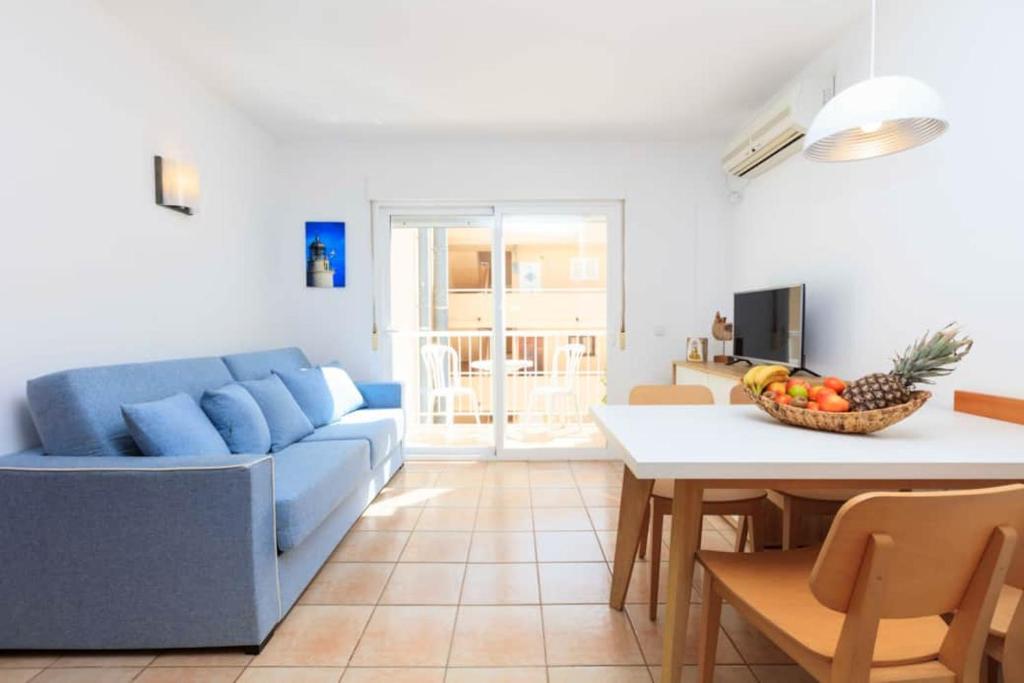 Fotografie z fotogalerie ubytování APARTAMENTOS SA VARADERO 3S CON VISTA MARE LATERALE v destinaci Es Pujols
