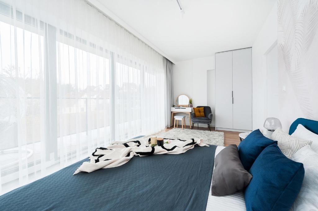 Posteľ alebo postele v izbe v ubytovaní Lake Club Apartments - LoftAffair