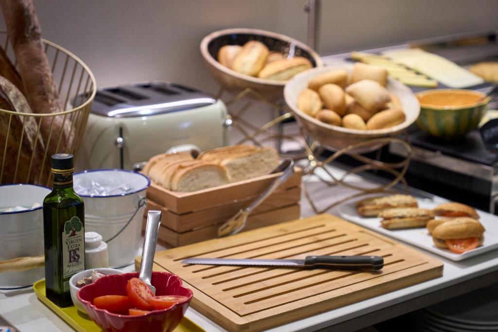 Catalonia Castellnou - Resim 18