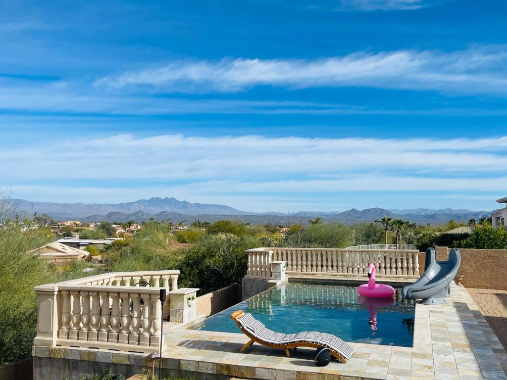 Tuscan Oasis with Mountain View, Heated Edge Pool, Hot Tub, Gym, Garage - Housity