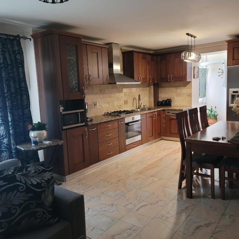 West Guest Apartments - Three-Bedroom Apartment