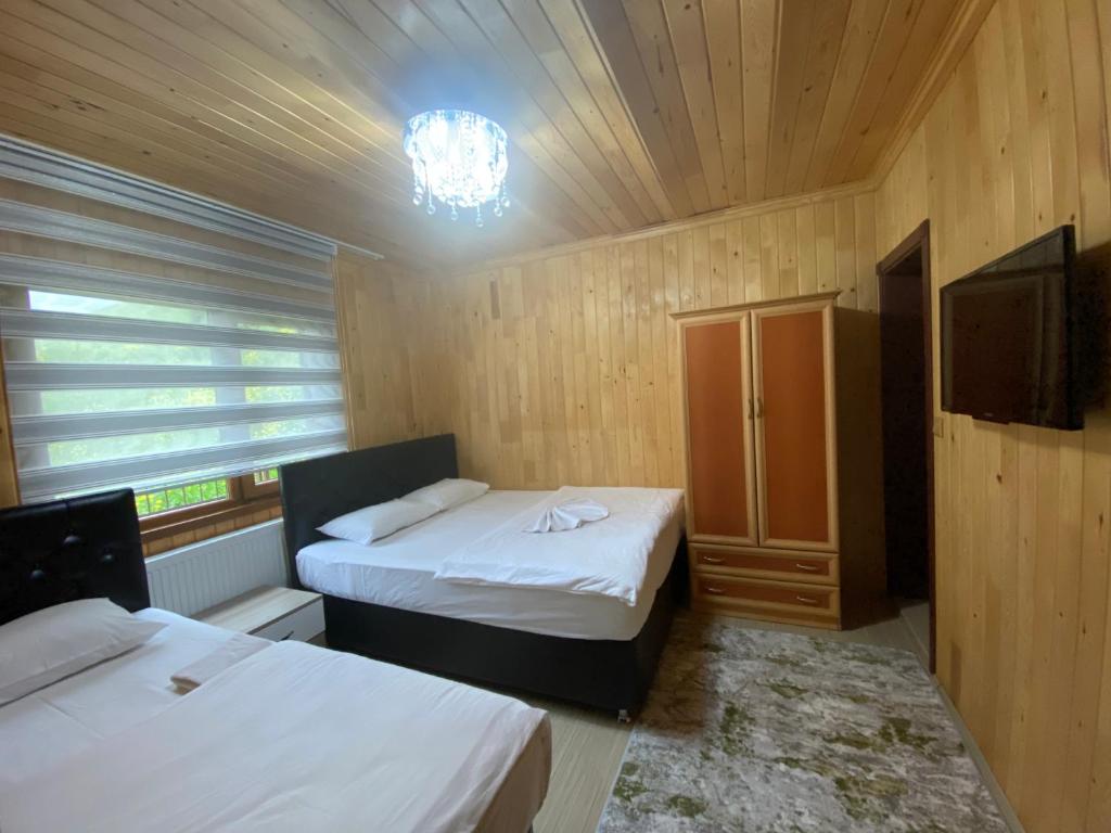 Postel nebo postele na pokoji v ubytování Yüce Suite