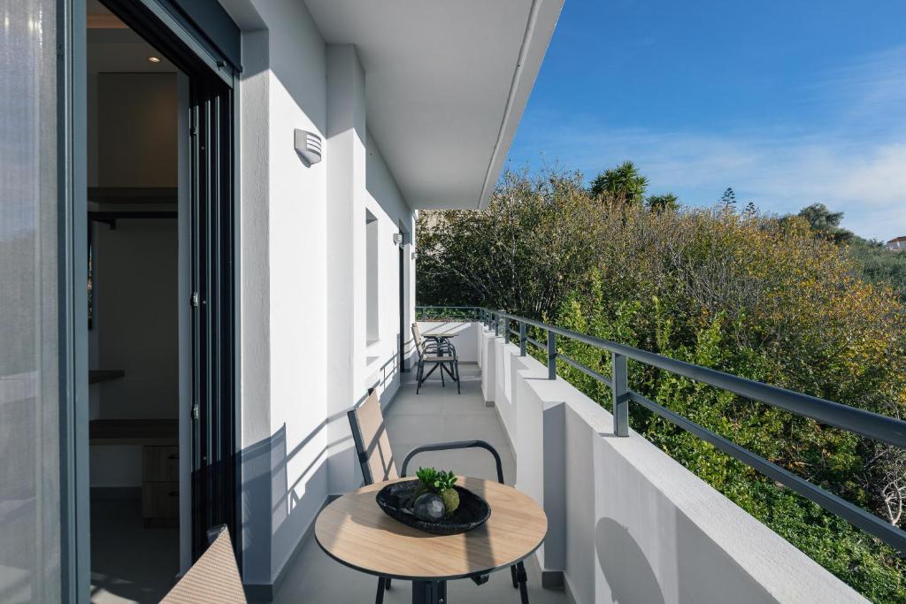 A balcony or terrace at Newly Renovated Queen Bee Villa, with Private Pool & Ping-Pong table