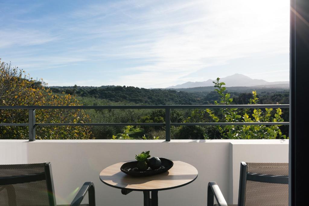 A general mountain view or a mountain view taken from A villát