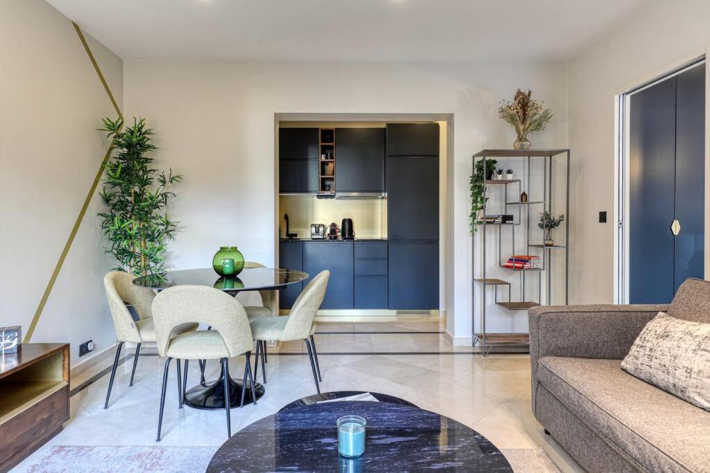 Posedenie v ubytovaní Montaigne Executive Suite