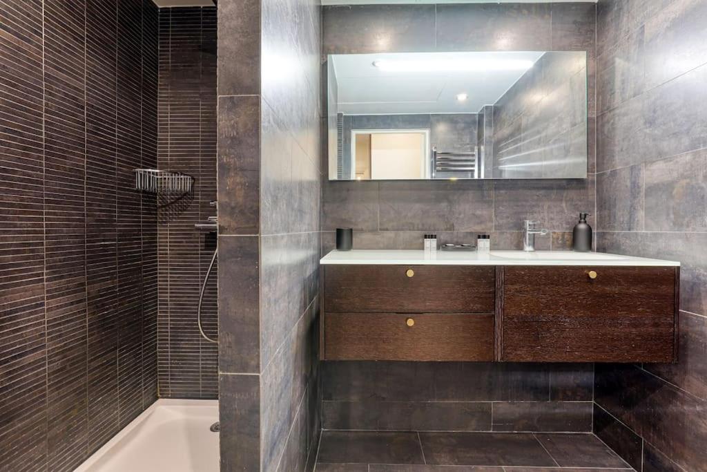 Kúpeľňa v ubytovaní Montaigne Executive Suite