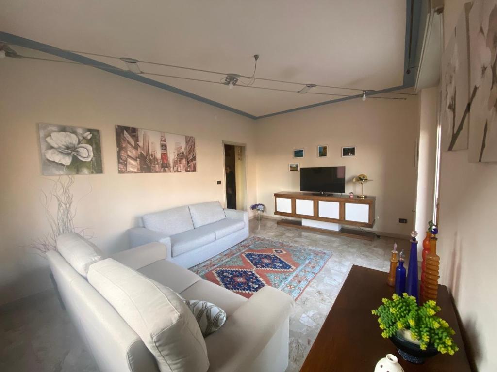 a living room with a white couch and a table at La casa di Marta in Valeggio sul Mincio