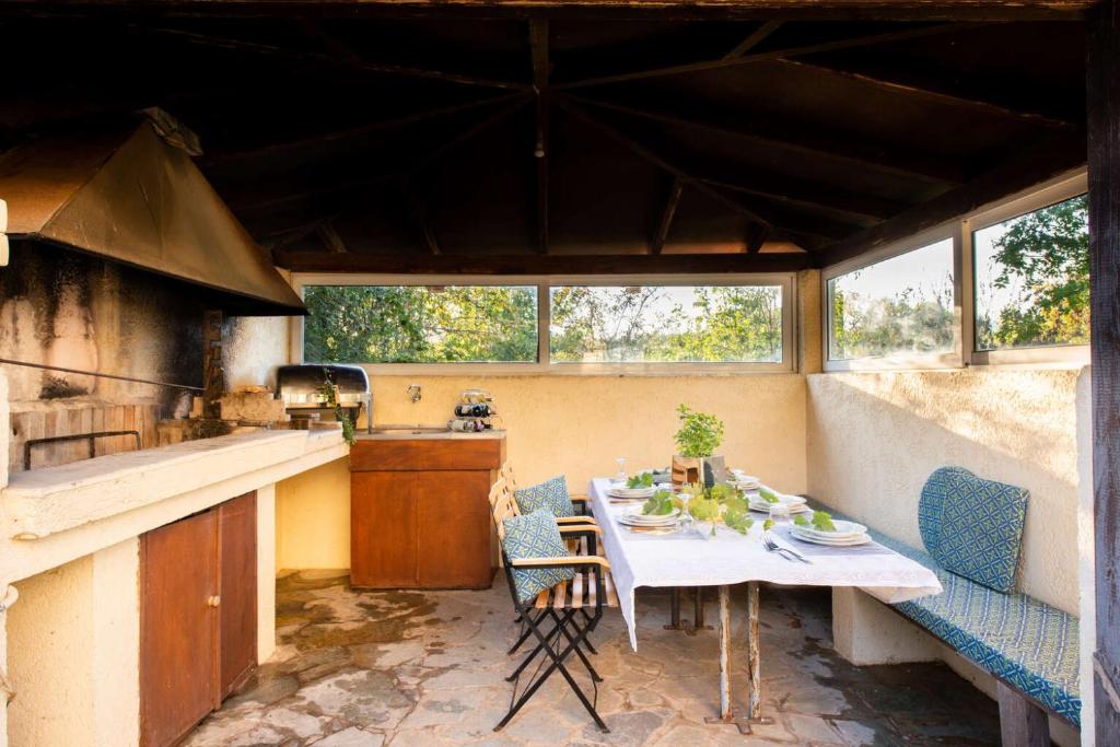 Kuchyň nebo kuchyňský kout v ubytování Messini Agrilia Residence