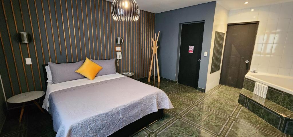 Postel nebo postele na pokoji v ubytování Hotel Voila la Moneda