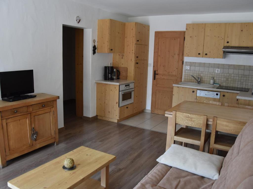 Kuchnia lub aneks kuchenny w obiekcie Appartement Champagny-en-Vanoise, 3 pièces, 6 personnes - FR-1-464-80