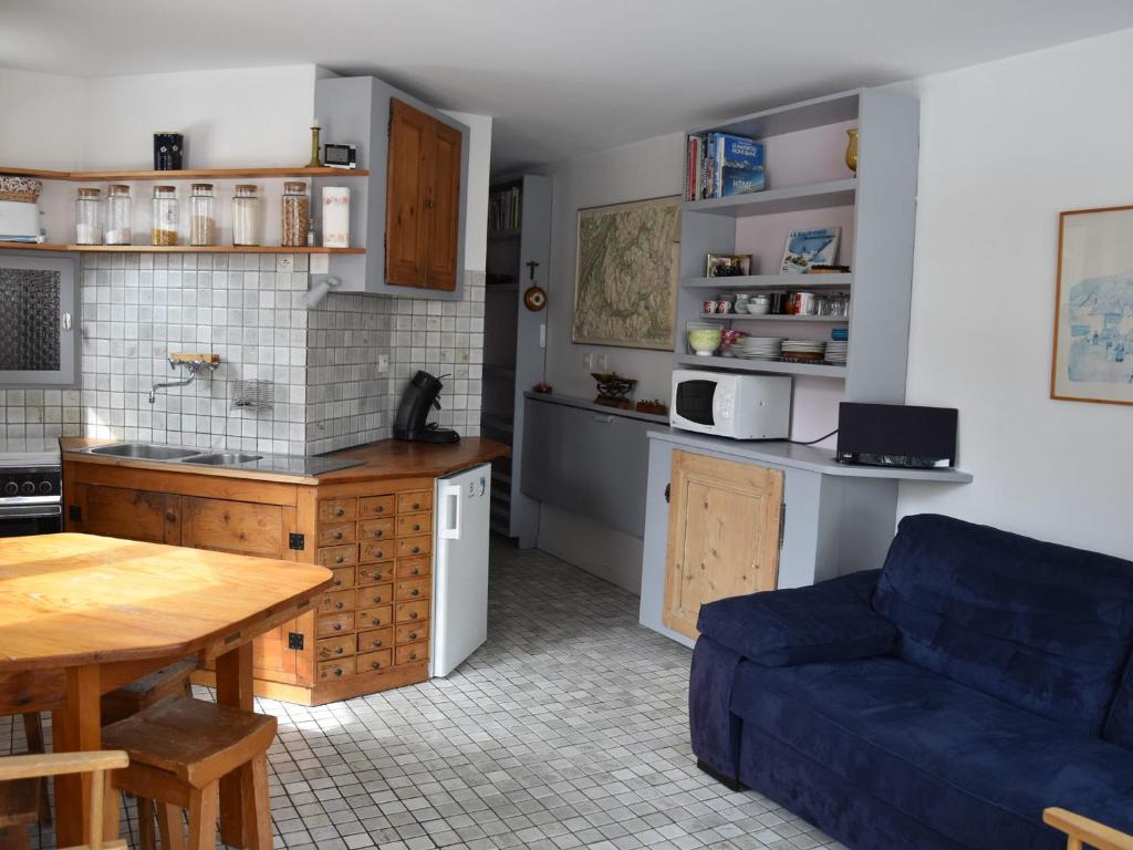 Appartement Pralognan-la-Vanoise, 2 pièces, 4 personnes - FR-1-464-132にあるキッチンまたは簡易キッチン