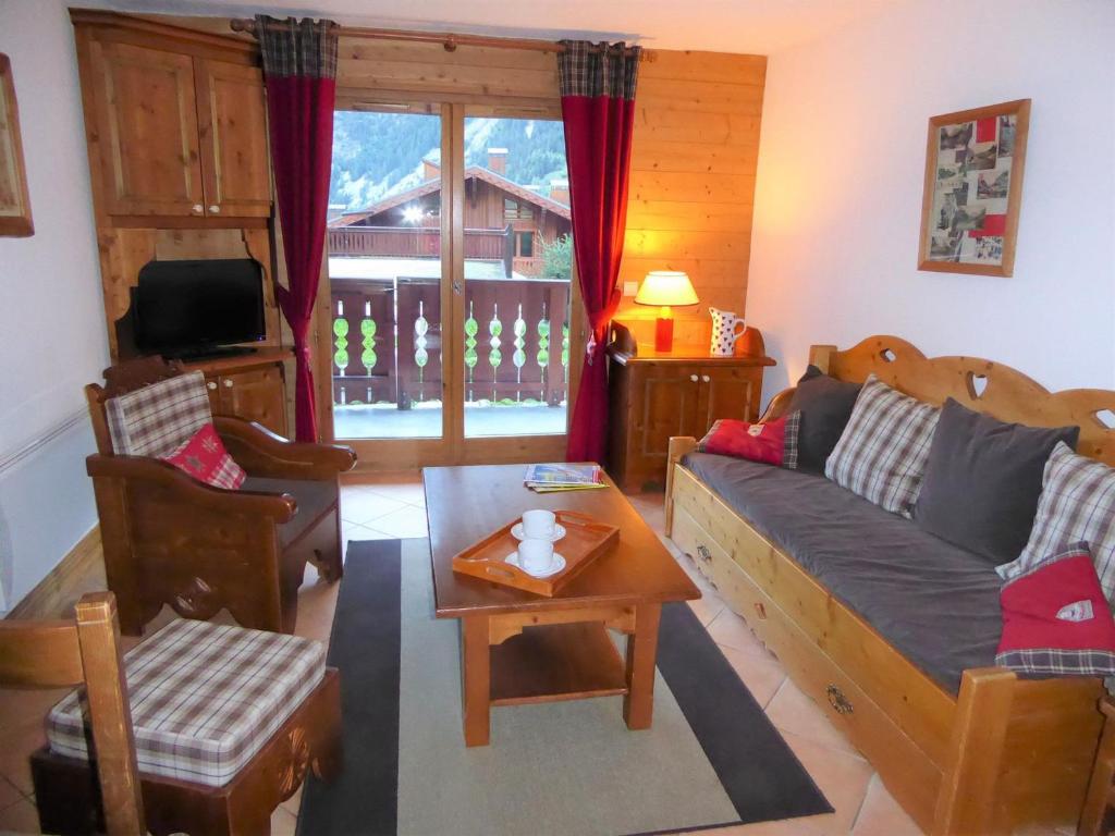 Appartement Pralognan-la-Vanoise, 3 pièces, 6 personnes - FR-1-464-22にあるシーティングエリア