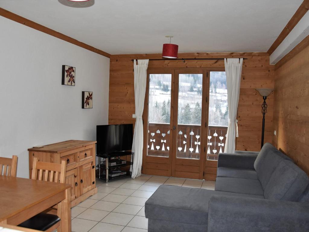 TV a/nebo společenská místnost v ubytování Appartement cosy à Bozel - Balcon sud, garage, proche Courchevel et lac - FR-1-464-13