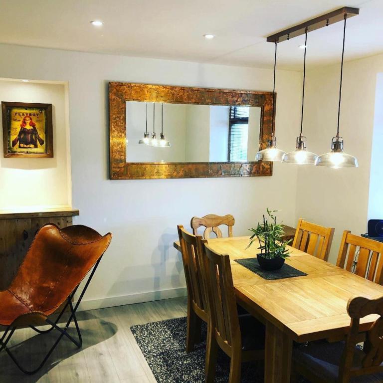 Clydach Cottages, Llanelli (updated prices 2024)