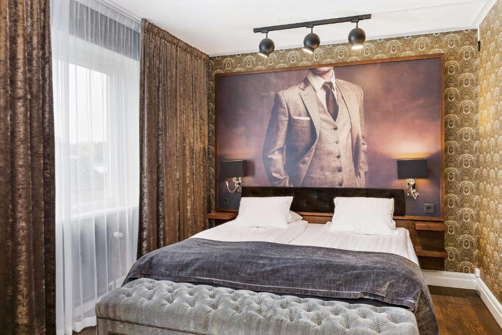 Postel nebo postele na pokoji v ubytování Vimmerby Stadshotell, WorldHotels Crafted