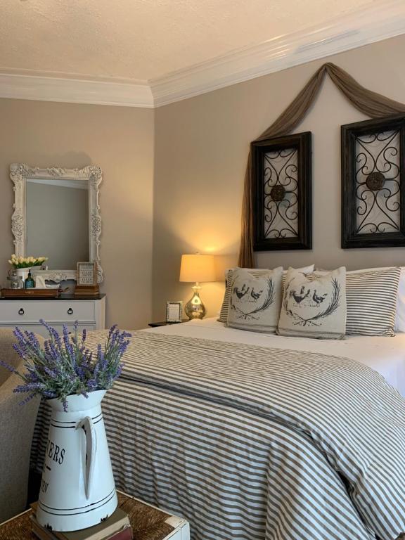The Mahogany Room; a place of wonderful stays - Housity