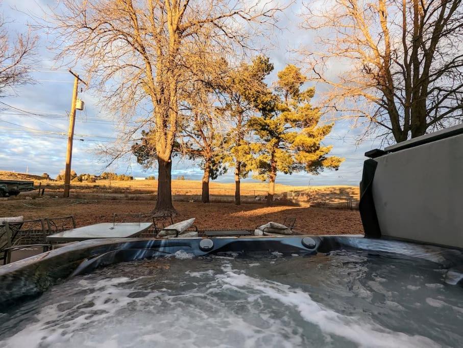 Vacation Home HOT TUB! All bubbles …No Troubles! 6 persons!, Ogallala