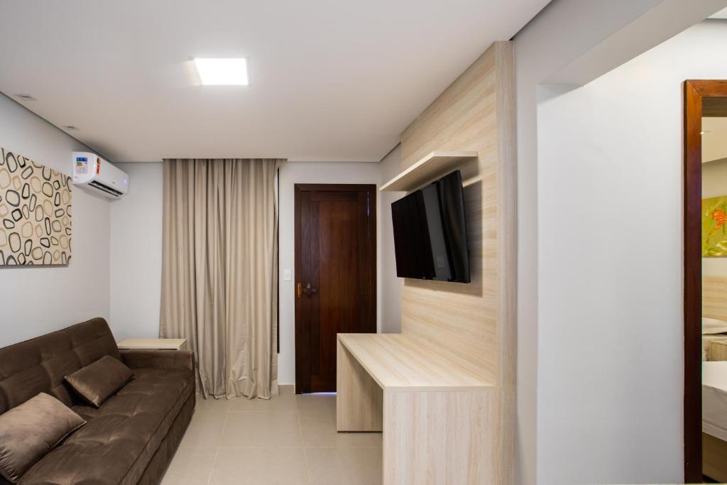 TV a/nebo společenská místnost v ubytování Hotel Encantos de Itaperapuã