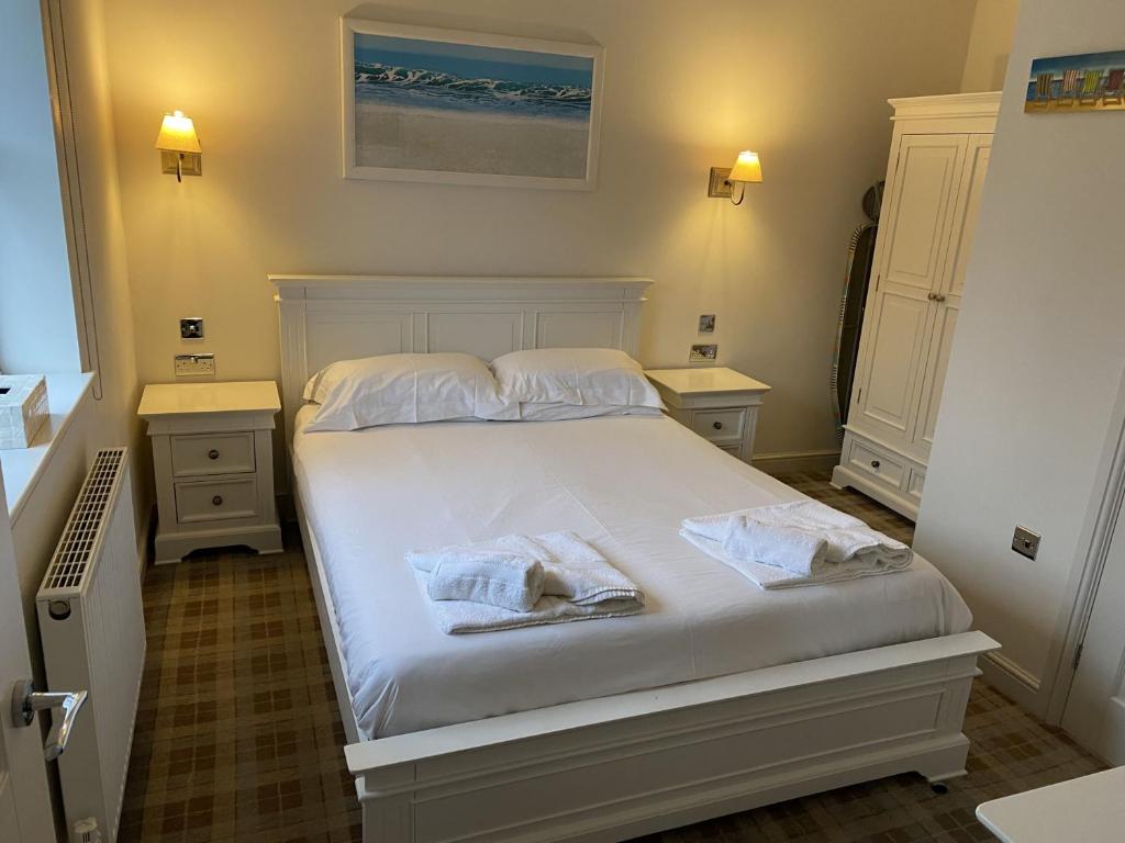 Trinity House - Part of the The Bay Filey Holiday Village with pool, gym and direct beach access, pub, restaurant, tennis and meadows walks 7