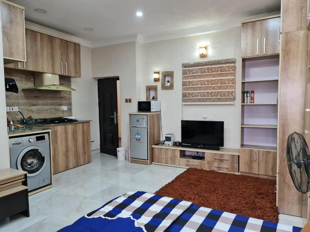 Tastefully Furnished 1 Bedroom Condo with Good Security - Housity