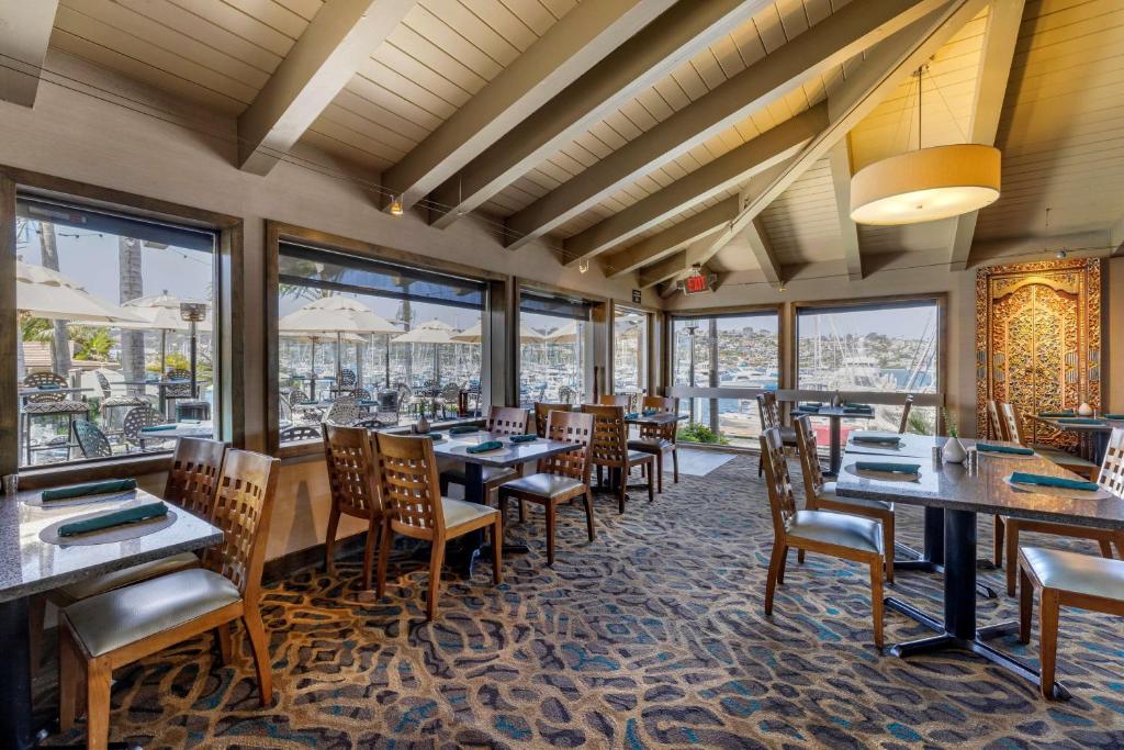 Best Western PLUS Island Palms Hotel & Marina photo