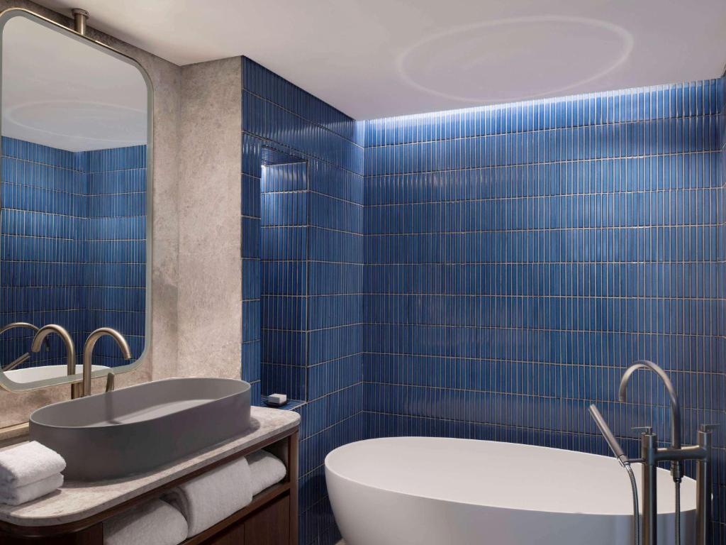 Um banheiro em Mondrian Seoul Itaewon