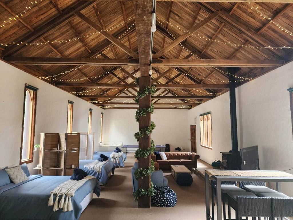 20 PERCENT OFF DAYLESFORD Frog Hollow Estate THE BARN Table Tennis Cinema Projector