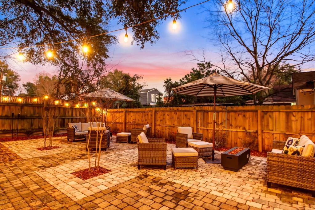 130 Y O Historic Savannah Cottage off Forsyth Park, Savannah (updated