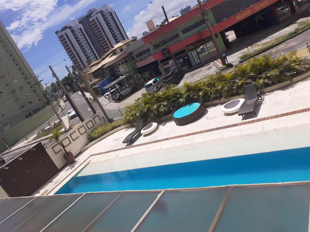 an overhead view of a swimming pool with a frisbee at FLAT ENCANTADOR A UM PASSO DA PRAIA in Salvador