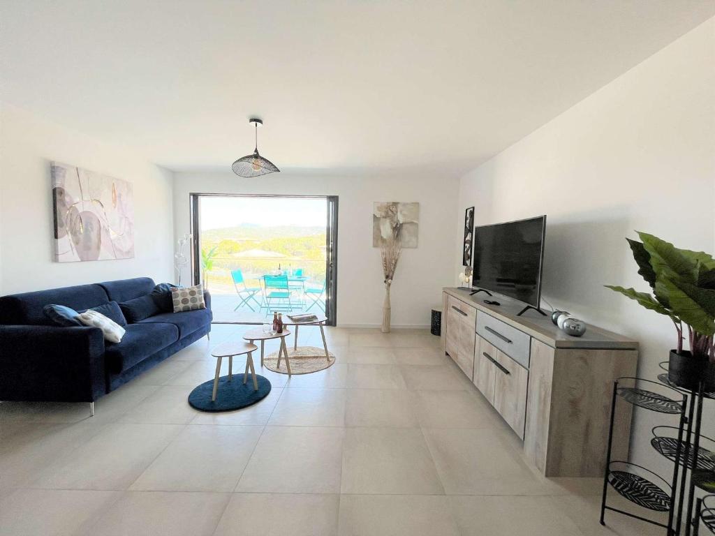 Zdjęcie z galerii obiektu Appartement lumineux avec terrasse, à 650m de la plage d'Agosta, parking inclus - FR-1-61-602 w mieście Grosseto-Prugna