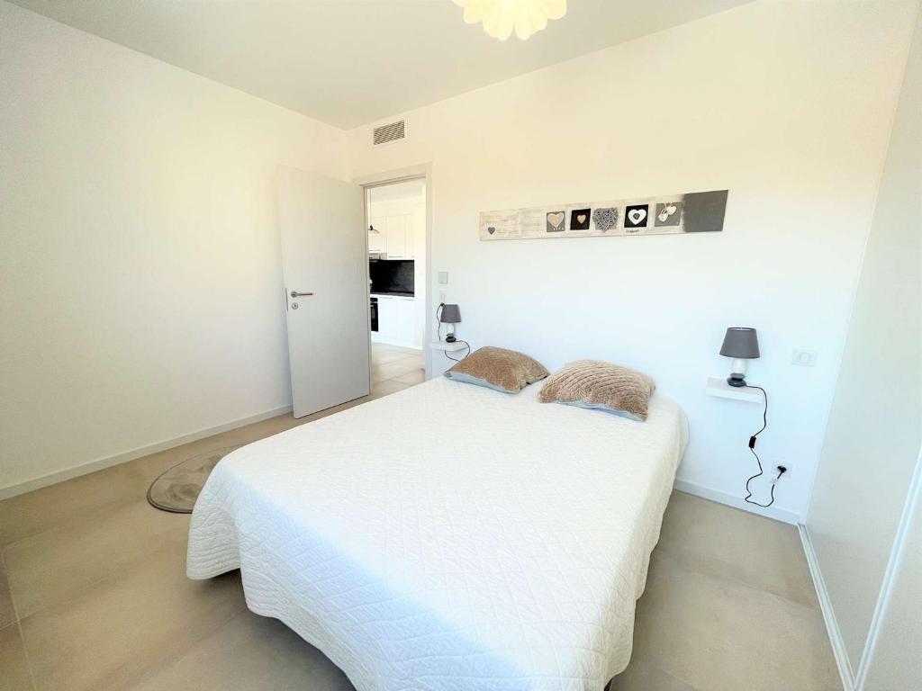 Zdjęcie z galerii obiektu Appartement lumineux avec terrasse, à 650m de la plage d'Agosta, parking inclus - FR-1-61-602 w mieście Grosseto-Prugna