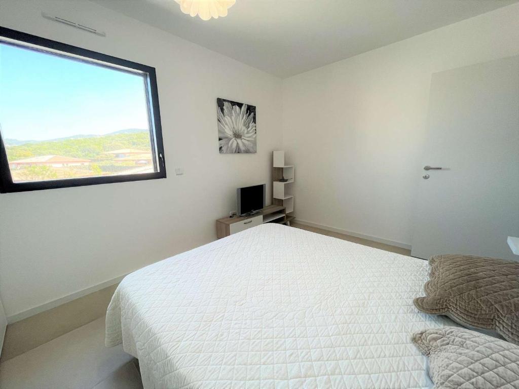 Zdjęcie z galerii obiektu Appartement lumineux avec terrasse, à 650m de la plage d'Agosta, parking inclus - FR-1-61-602 w mieście Grosseto-Prugna