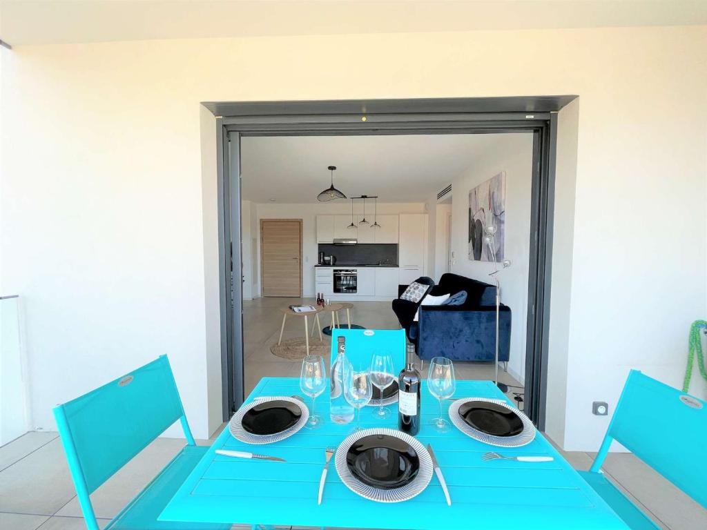 Zdjęcie z galerii obiektu Appartement lumineux avec terrasse, à 650m de la plage d'Agosta, parking inclus - FR-1-61-602 w mieście Grosseto-Prugna