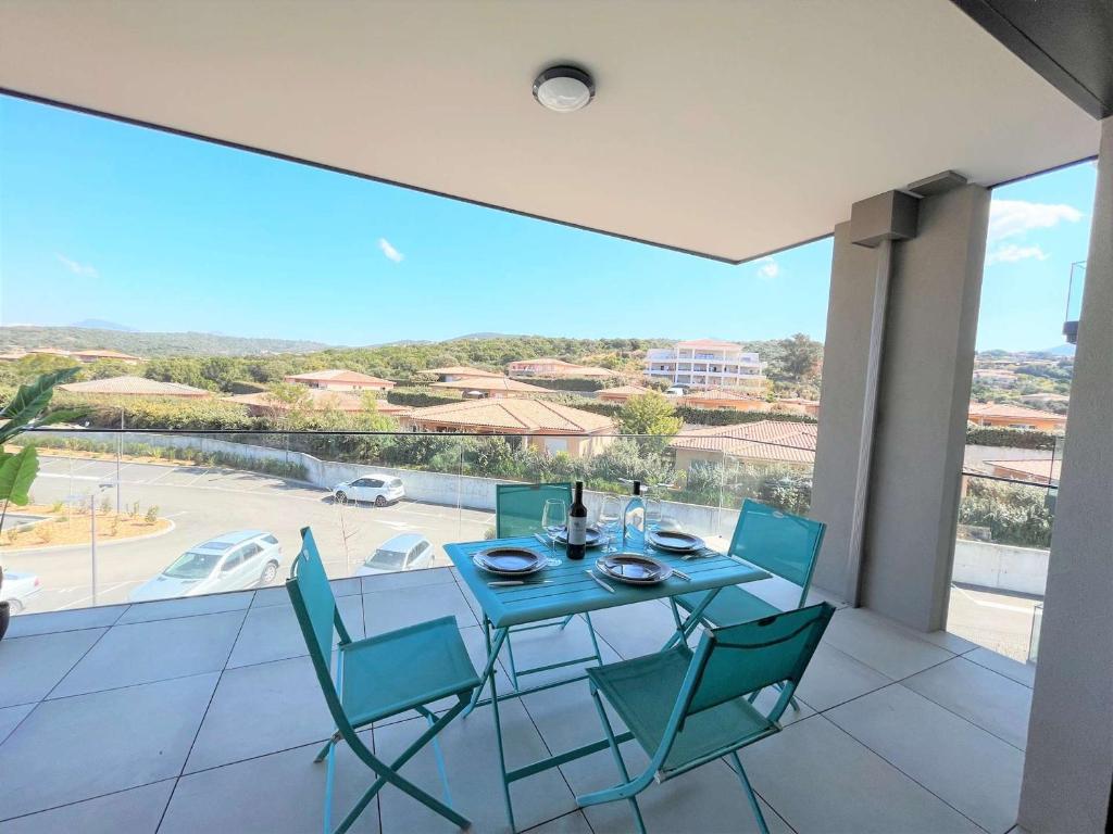 Zdjęcie z galerii obiektu Appartement lumineux avec terrasse, à 650m de la plage d'Agosta, parking inclus - FR-1-61-602 w mieście Grosseto-Prugna